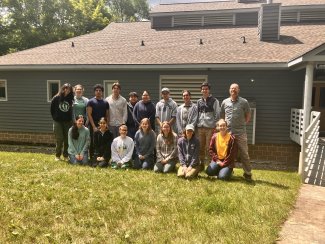 Group photo of University of Notre Dame students visiting the UNDE field site. 