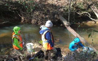 Setting up to do the reaeration protocol at Mayfield Creek, AL (D08)